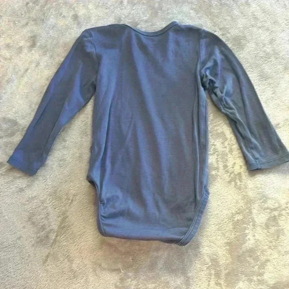 GAP and H&M - 2 piece toddler outfit. Size 12 to 18 months - Picture 4 of 7